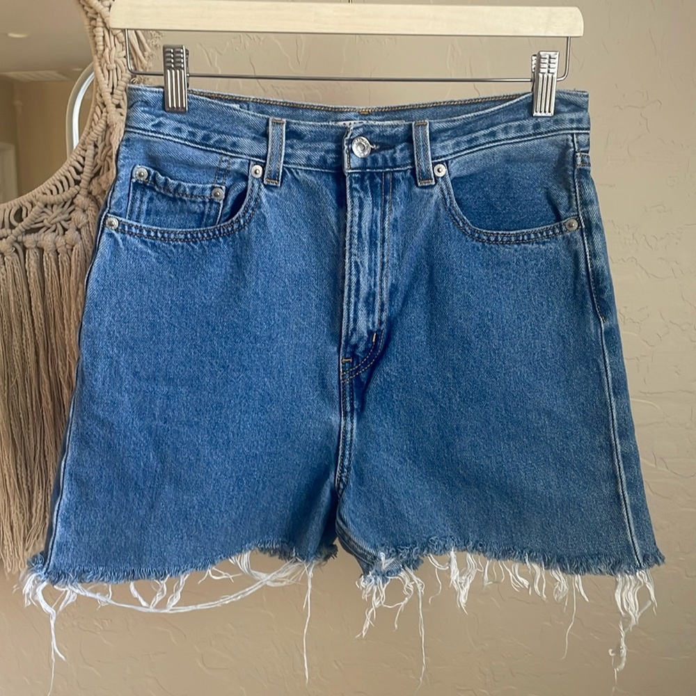 Levi’s premium denim shorts 28’s!